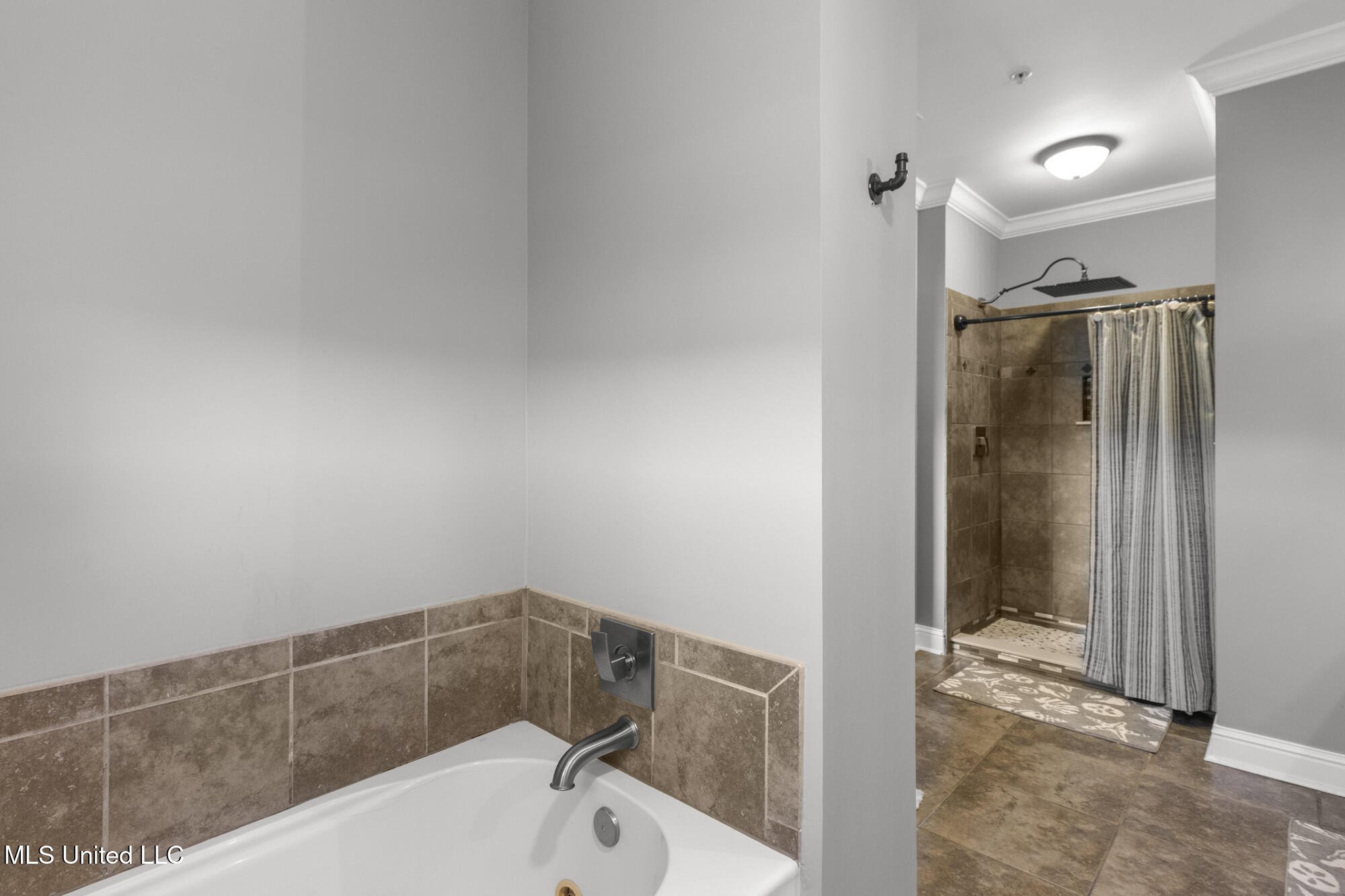 1400 Mill Road, Unit 31 Gulfport, MS 39507 - Photo 21 of 28 Primary Bath