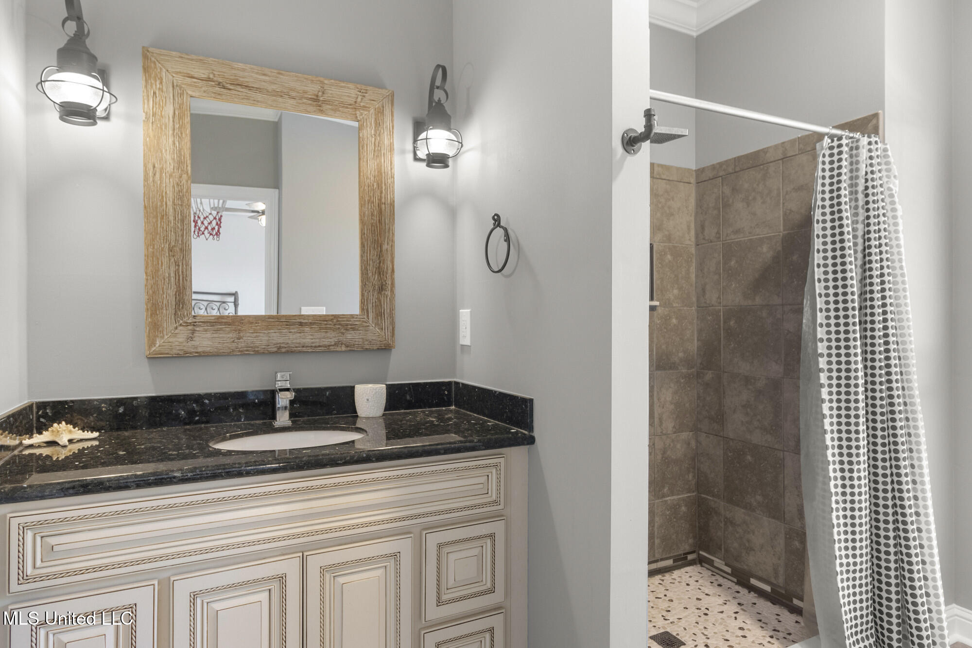 1400 Mill Road, Unit 31 Gulfport, MS 39507 - Photo 24 of 28 2nd Bath Onsuite