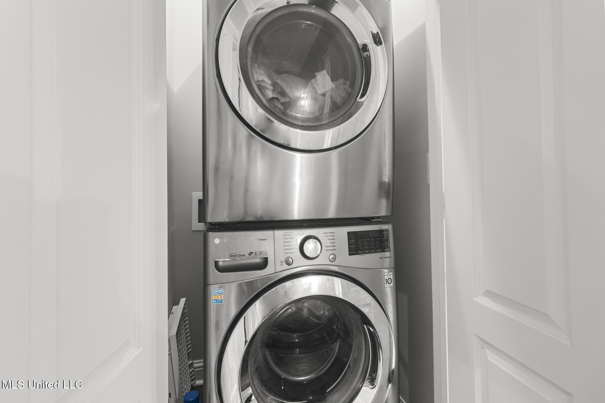 1400 Mill Road, Unit 31 Gulfport, MS 39507 - Photo 25 of 28 Laundry Closet