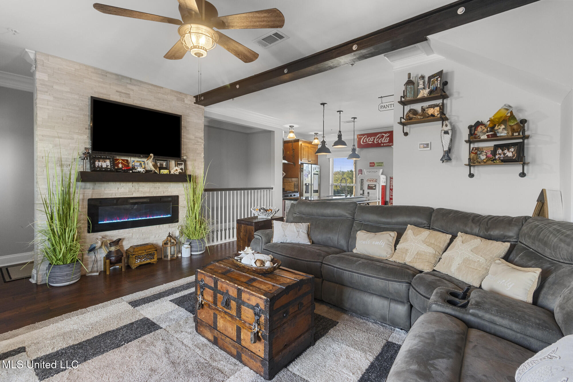 1400 Mill Road, Unit 31 Gulfport, MS 39507 - Photo 8 of 28 Living Room