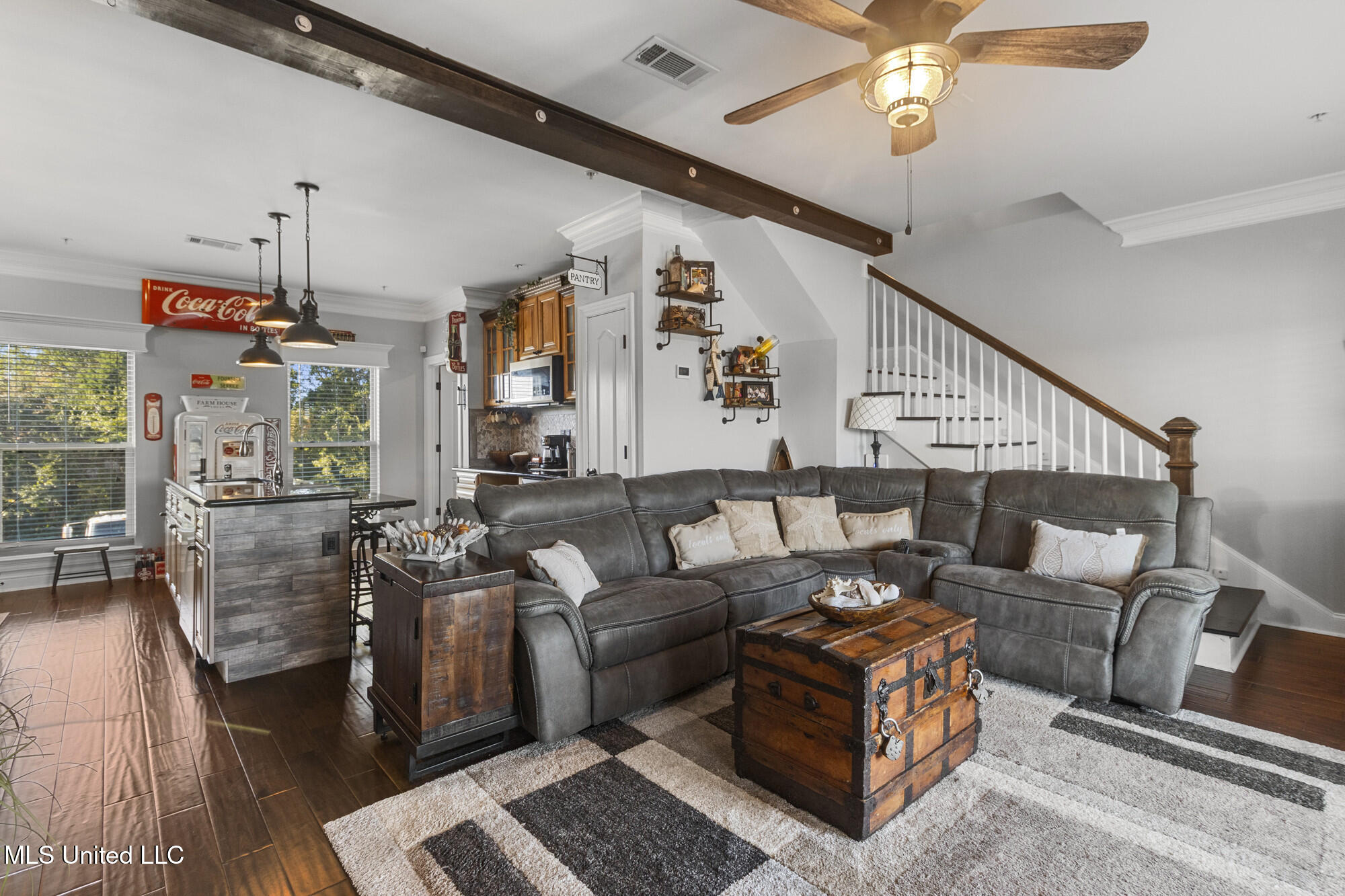 1400 Mill Road, Unit 31 Gulfport, MS 39507 - Photo 9 of 28 Living Room