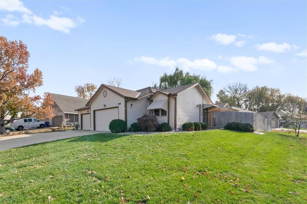 1372 North Ridge Parkway Olathe, KS 66061 - Photo 1 of 1