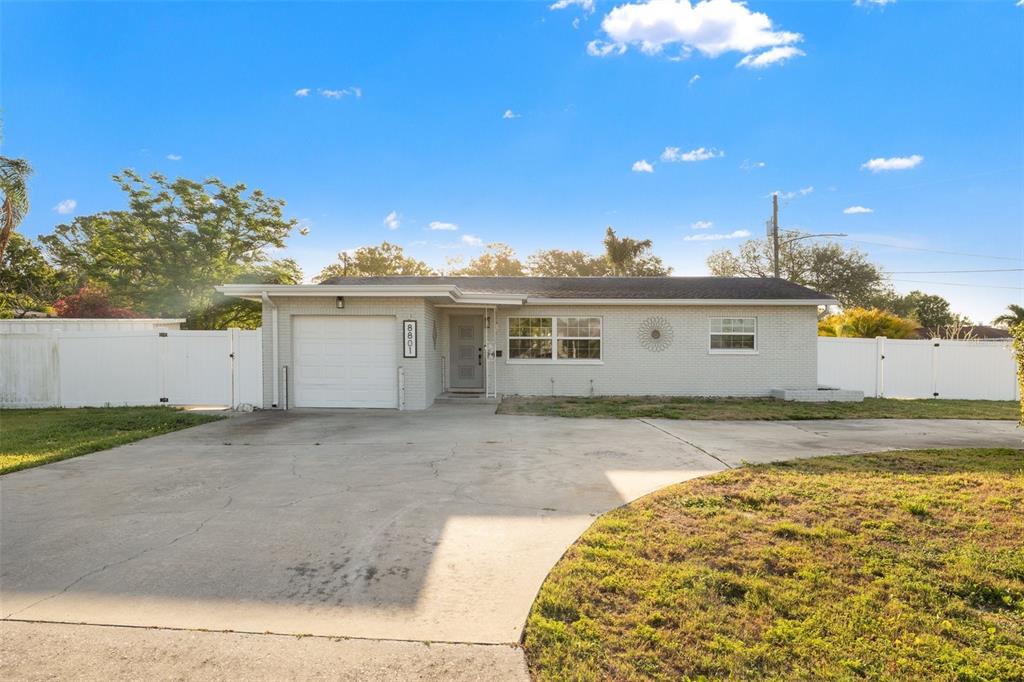 8801 Sunlit Cove Dr Northeast  