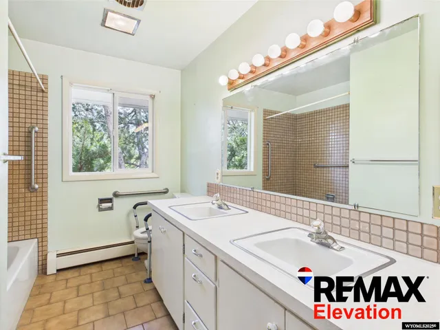 $270,000 | 905 South 9th Street, Basin, WY 82410