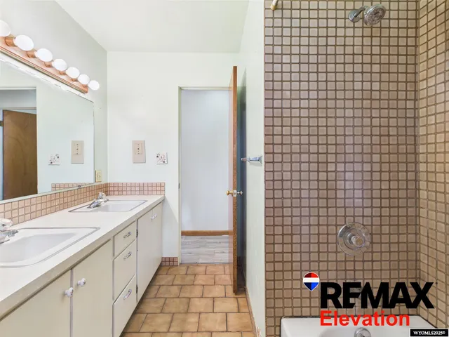 $270,000 | 905 South 9th Street, Basin, WY 82410