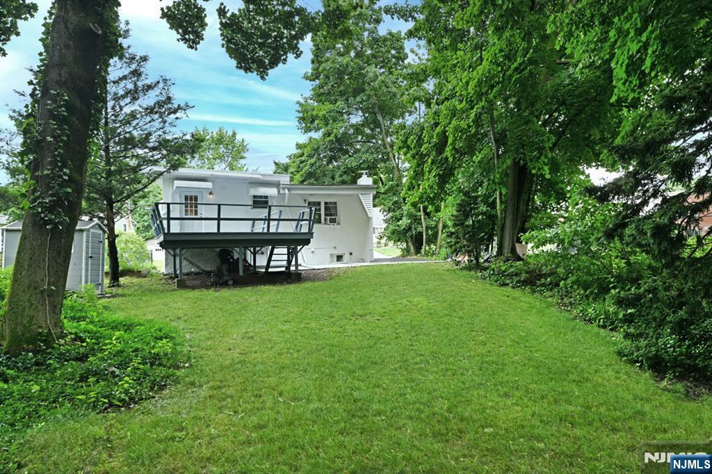 221 Lakeview Drive Ridgewood, NJ 07450 - Photo 25 of 32