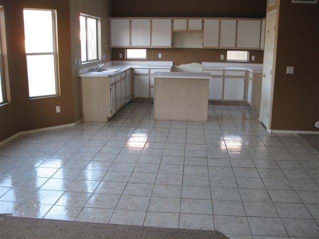 8910 West Monte Vista Road Phoenix, AZ 85037 - Photo 2 of 4 Kitchen/dining area