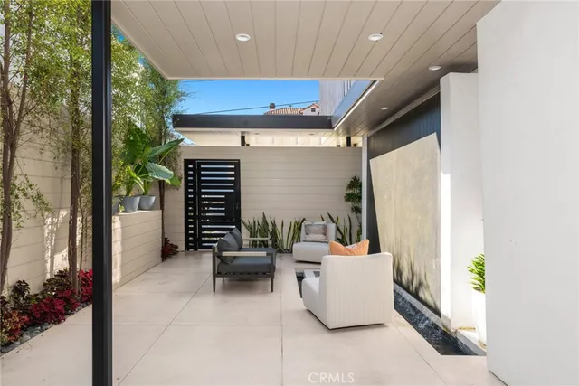 a house view with a outdoor space