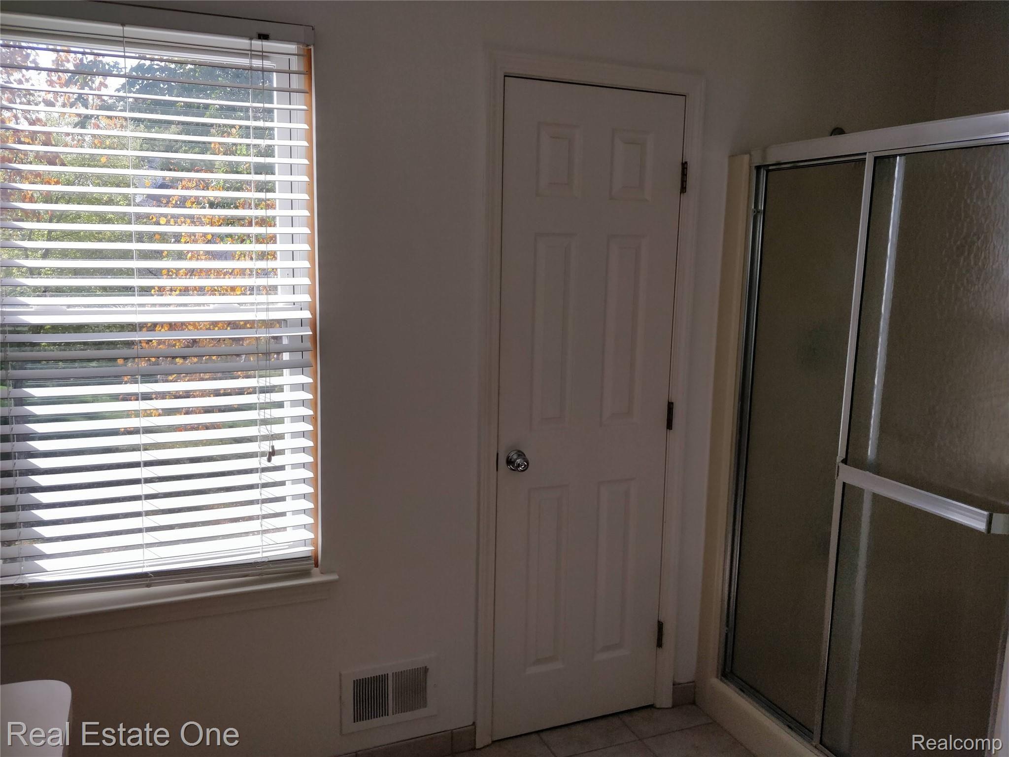 787 Whitney Drive Rochester, MI 48307 - Photo 16 of 30 Master Bath Photo #2 shows water closet