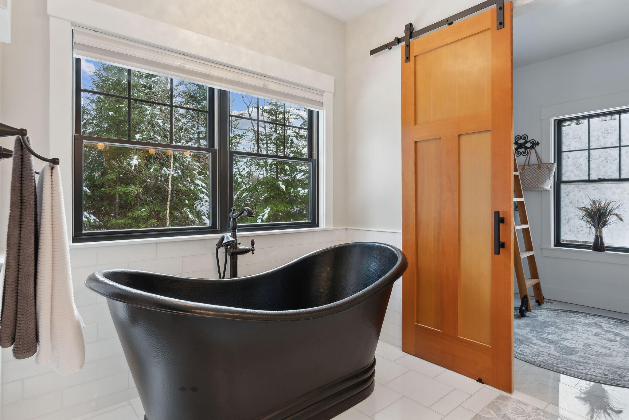 20 Vining Way Cumberland Center, ME 04021 - Photo 35 of 100 Luxurious soaking tub
