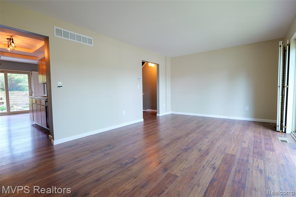 804 Oak Brook Ridge Drive, Unit 149 Rochester, MI 48307 - Photo 8 of 31