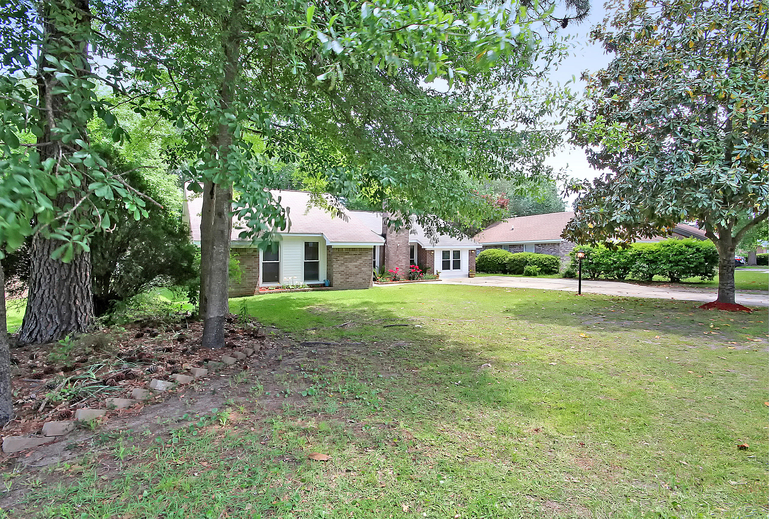 613 Longleaf Road Summerville, SC 29486 - Photo 1 of 27 480 copy