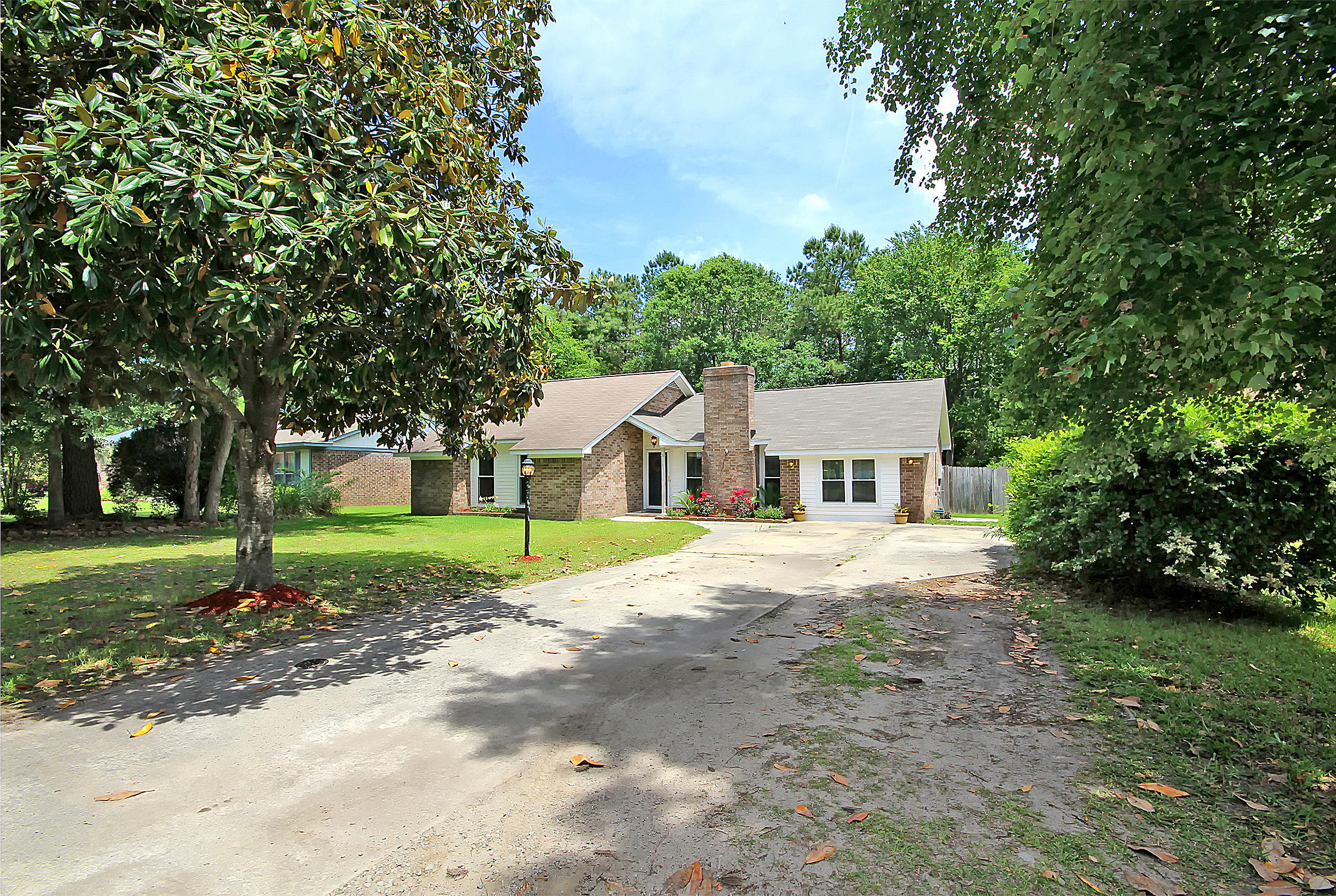 613 Longleaf Road Summerville, SC 29486 - Photo 2 of 27 464 copy
