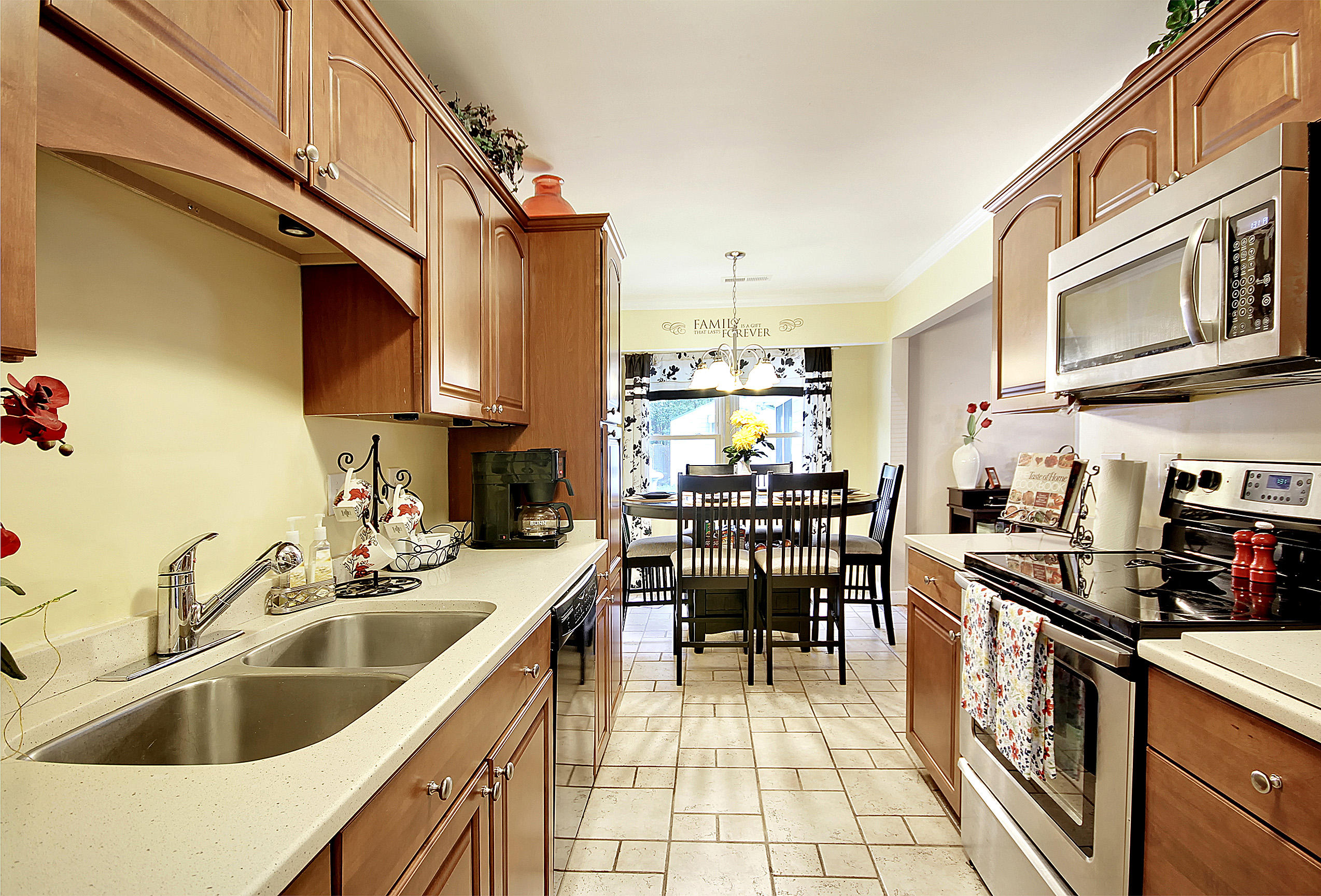 613 Longleaf Road Summerville, SC 29486 - Photo 9 of 27 640_642 copy