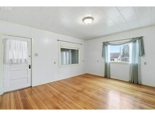 $300,000 | 414 South 2nd Street, Oregon City, OR 97045