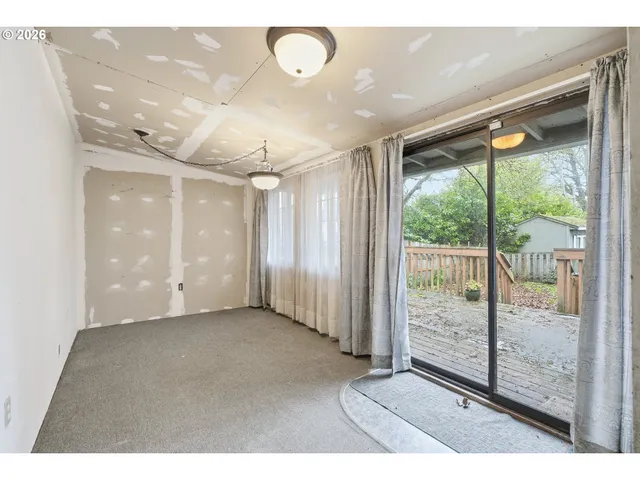 $300,000 | 414 South 2nd Street, Oregon City, OR 97045