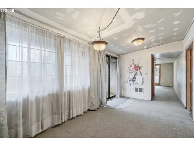 $300,000 | 414 South 2nd Street, Oregon City, OR 97045