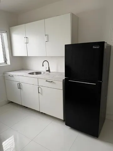 $1,700 | 825 Euclid Avenue, Unit 4, Miami Beach, FL 33139