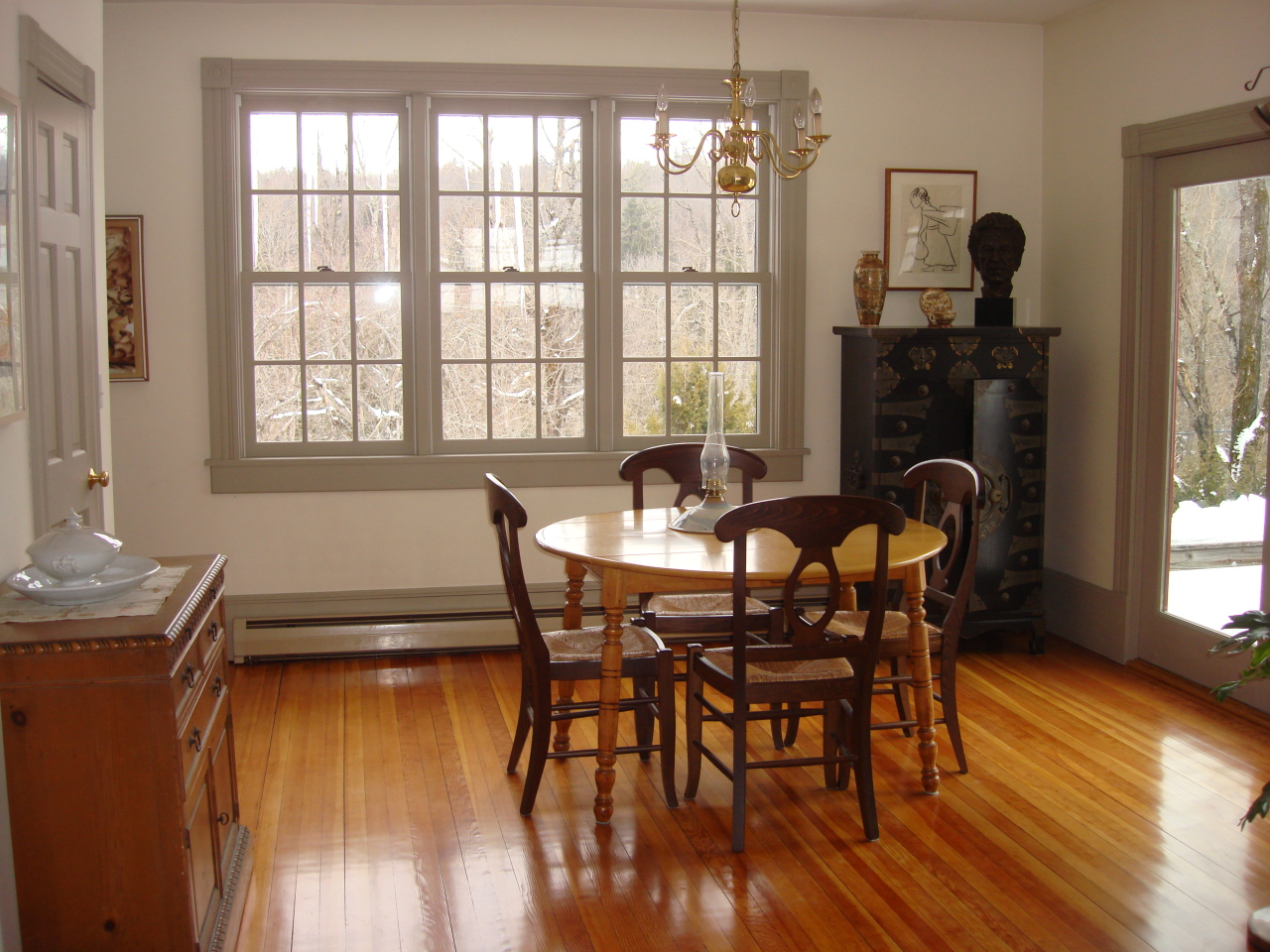 100 River Road Savoy, MA 01256 - Photo 3 of 34 Dining