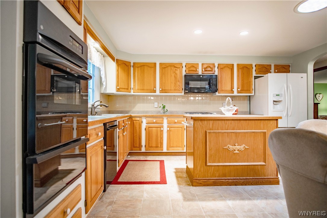 40 Old Stone Road Cheektowaga, NY 14043 - Photo 15 of 40