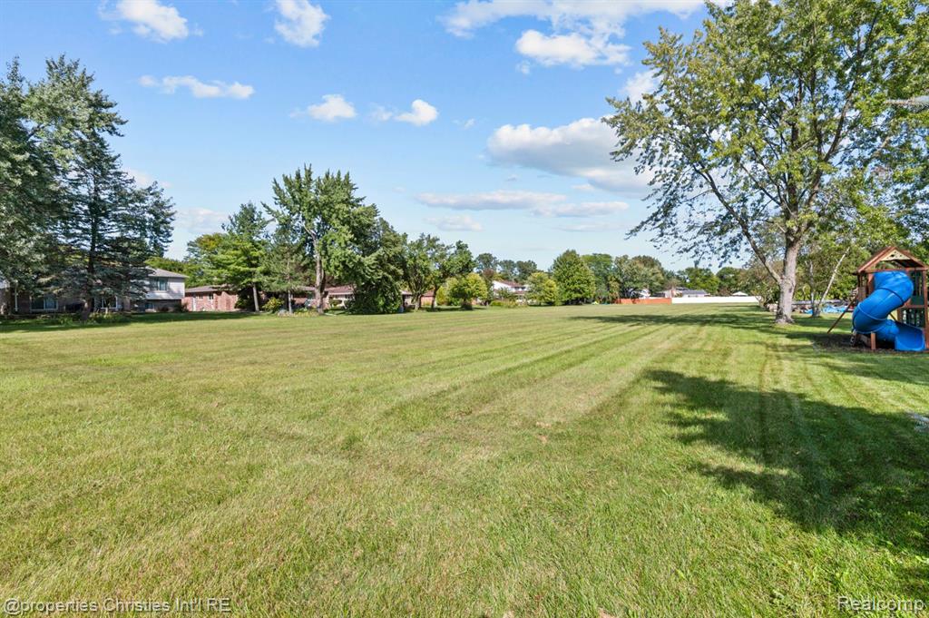 7606 Chichester Road Canton, MI 48187 - Photo 31 of 38