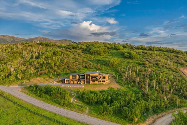 $8,200,000 | 33200 Meadow Creek Drive, Steamboat Springs, CO 80487