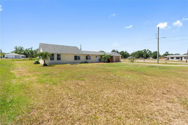 a view of an house with backyard and pool