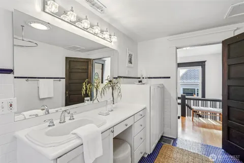 $1,399,950 | 2419 2nd Avenue West, Seattle, WA 98119