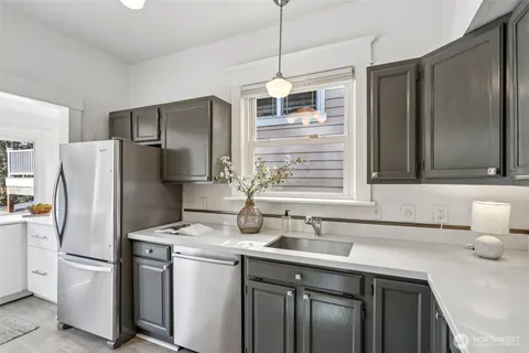 $1,399,950 | 2419 2nd Avenue West, Seattle, WA 98119