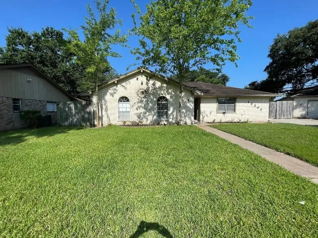 $2,000 | 10306 Twin Hills Court, Houston, TX 77031