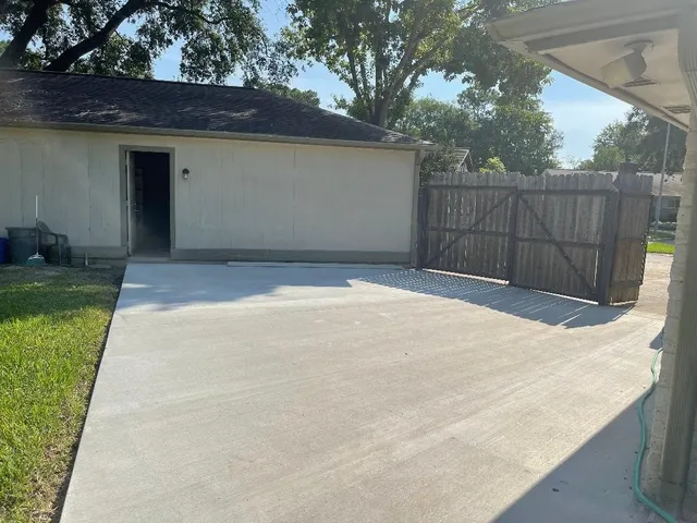 $2,000 | 10306 Twin Hills Court, Houston, TX 77031