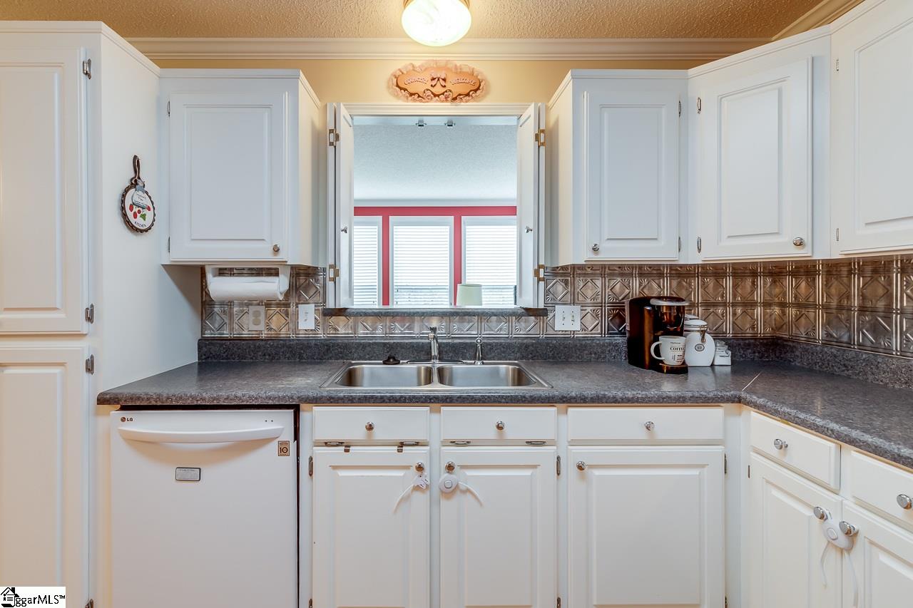 707 Holland Road Simpsonville, SC 29681 - Photo 9 of 36 Gallery Image 9