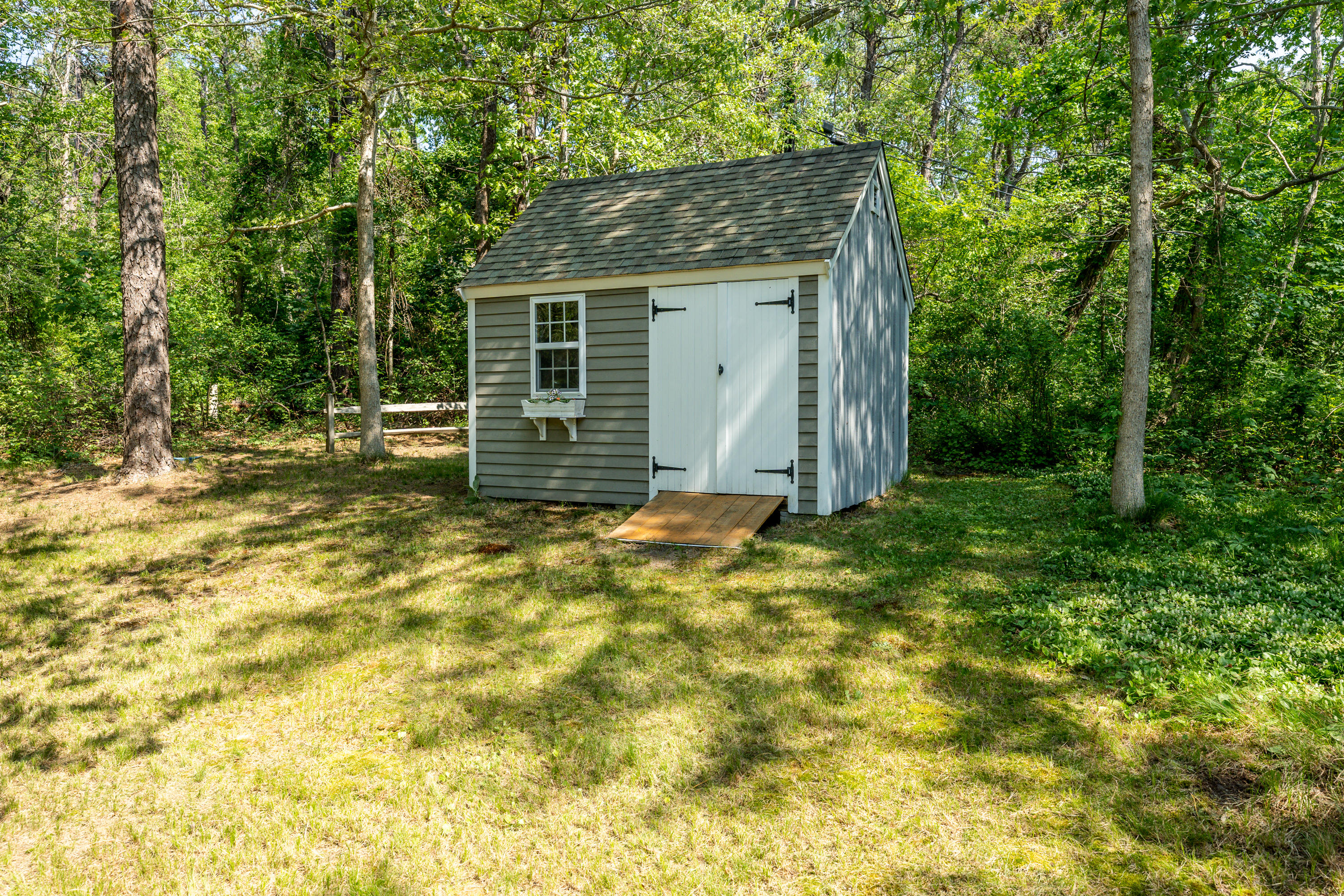 130 Browns Neck Road Wellfleet, MA 02667 - Photo 36 of 40 a backyard of a house with table and chairs