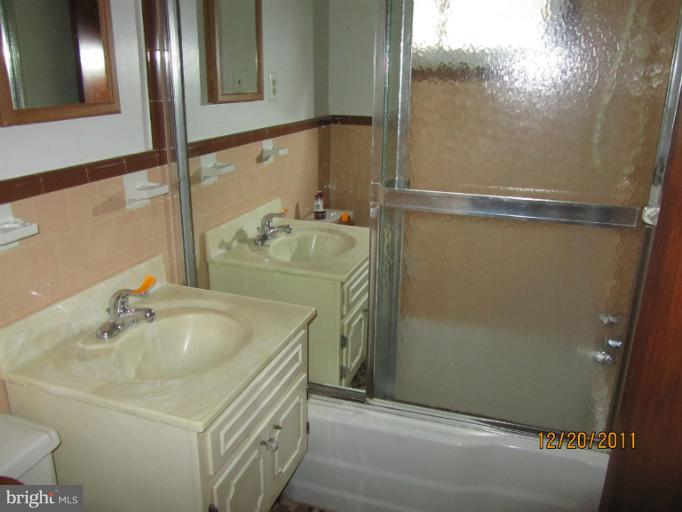 7012 Beverly Lane Springfield, VA 22150 - Photo 10 of 11 Bath