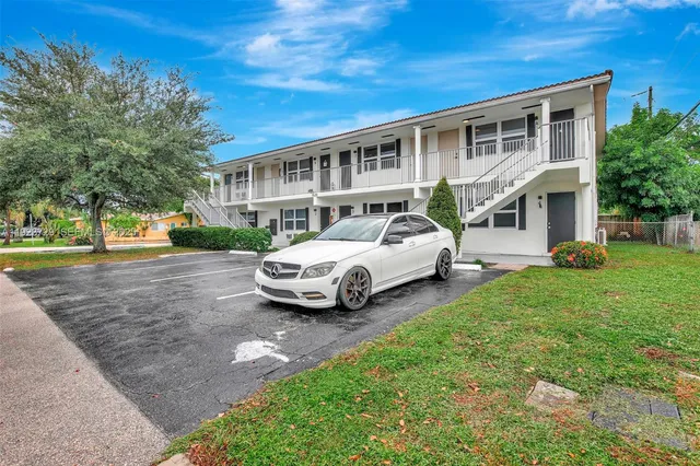 a view of a back yard of the house