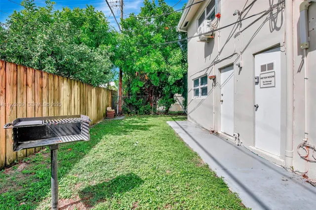 $1,750 | 1520 Northeast 56th Street, Unit 8, Fort Lauderdale, FL 33334