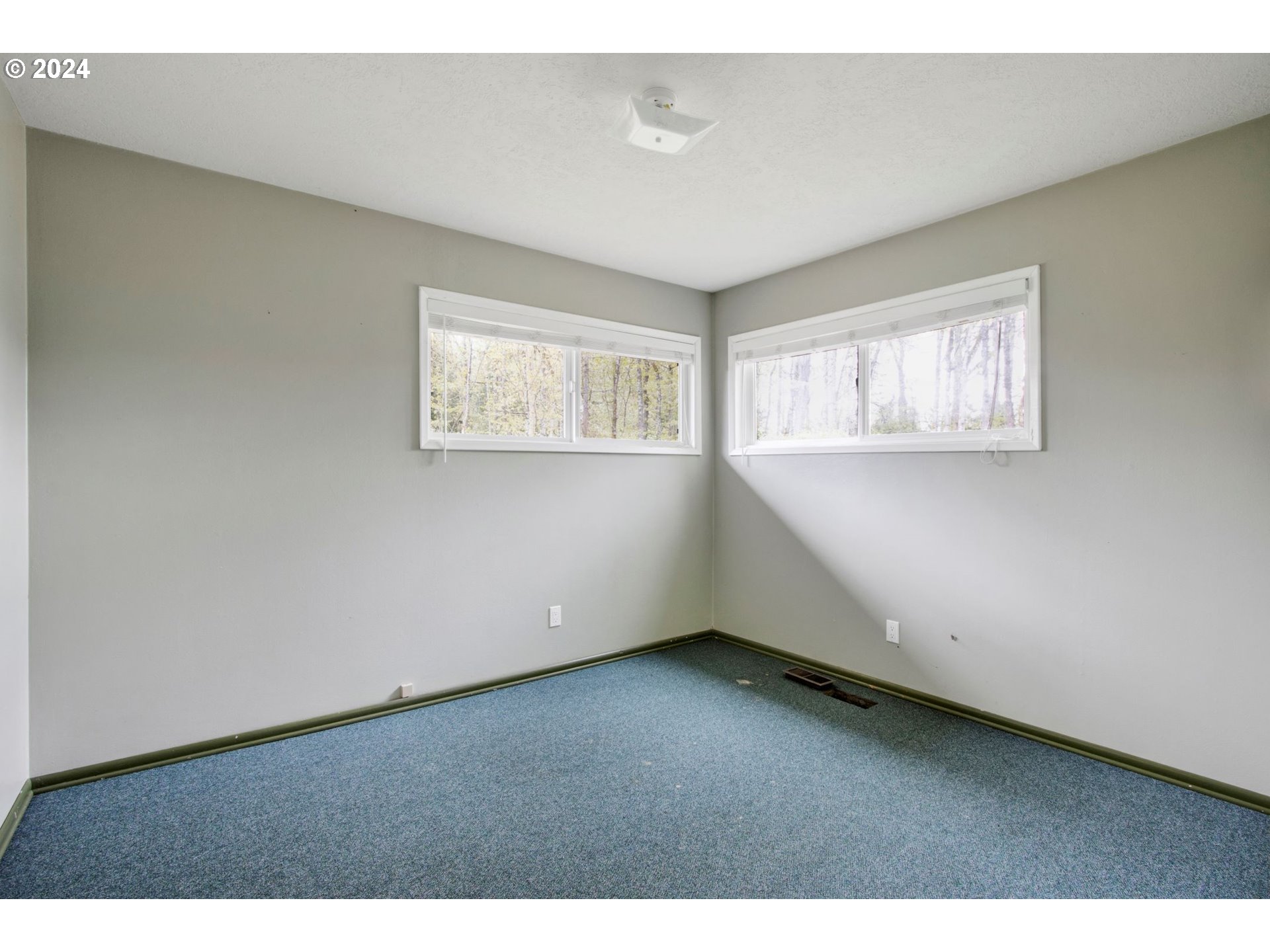 5039 Southeast Chase Road Gresham, OR 97080 - Photo 8 of 17 Gallery Image 8