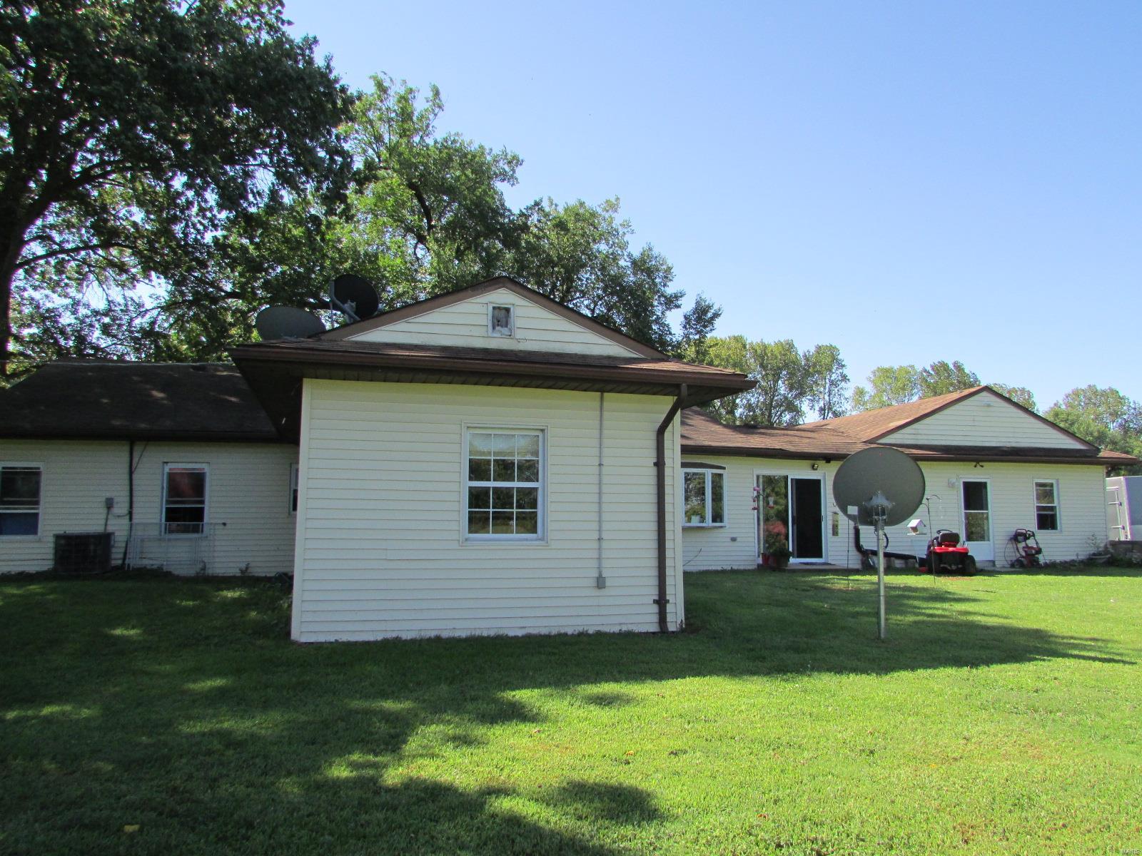 1551 Canal Road Hartford, IL 62048 - Photo 5 of 25 Gallery Image 5