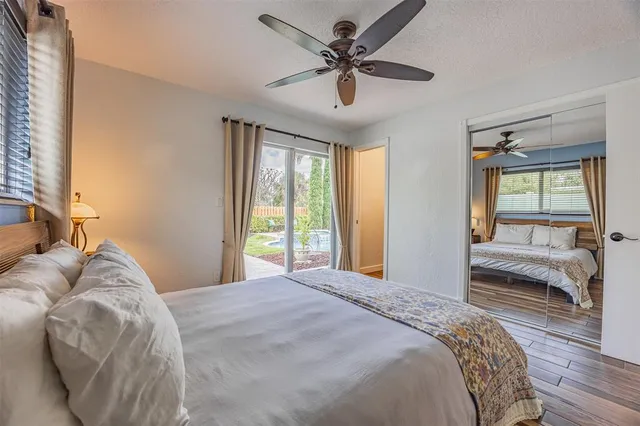 a very nice looking room with a chair