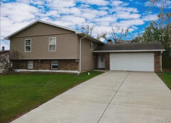 $325,000 | 212 Mill Pond Drive, O'Fallon, MO 63366