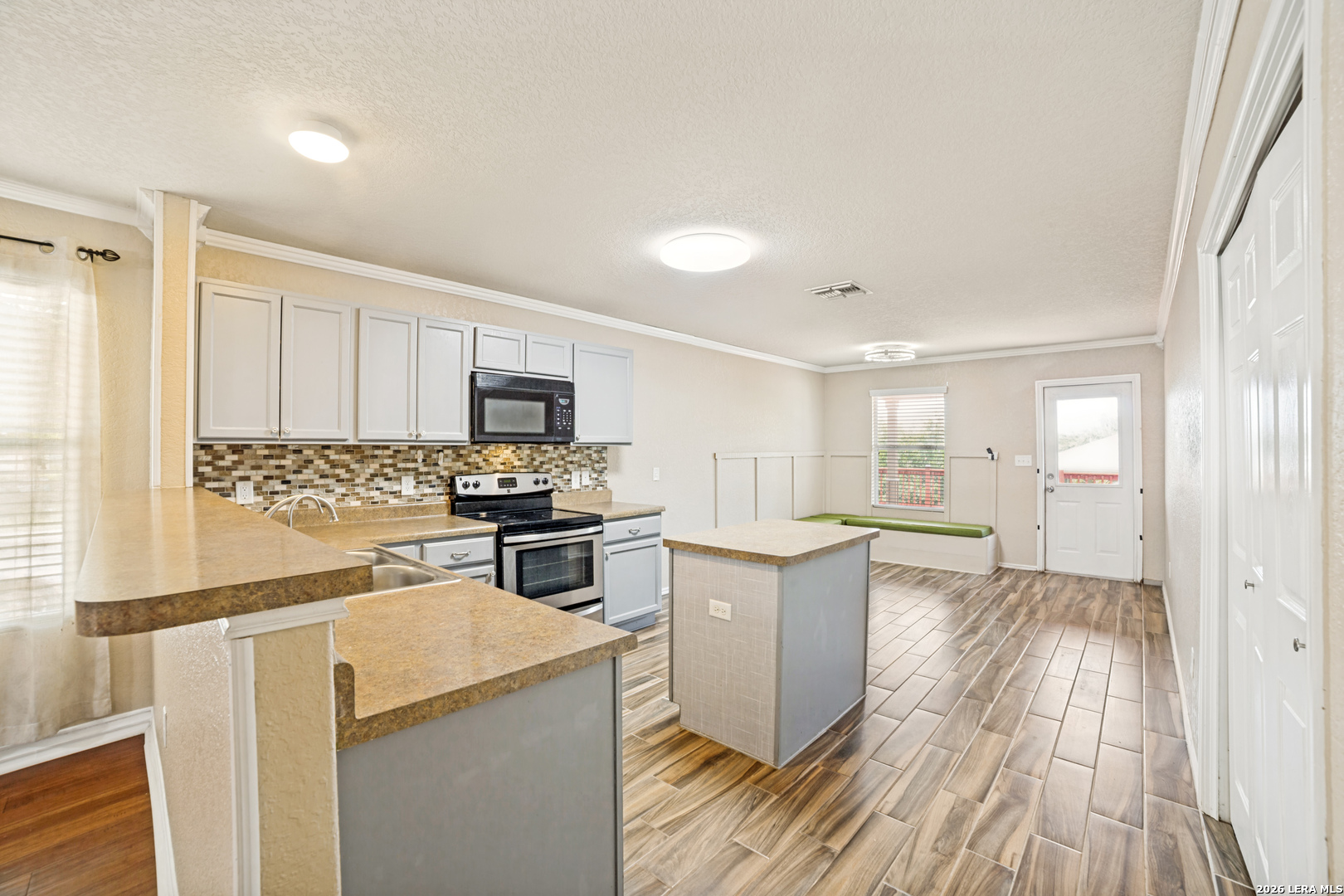 10951 Rustic Spoke San Antonio, TX 78245 - Photo 8 of 24