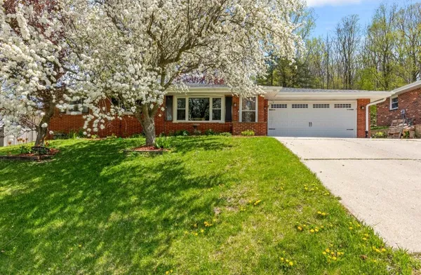 $403,000 | 530 Oak Terrace, Slinger, WI 53086