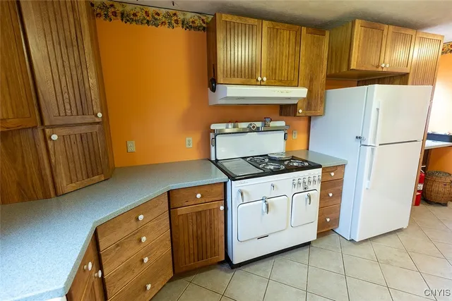 $224,900 | 210 Melrose Drive, Clay, NY 13212