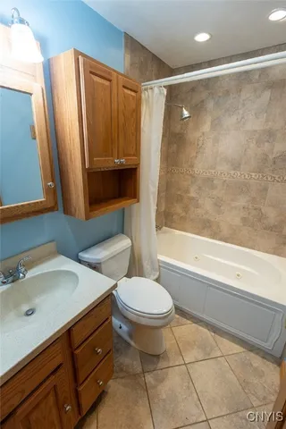 $224,900 | 210 Melrose Drive, Clay, NY 13212