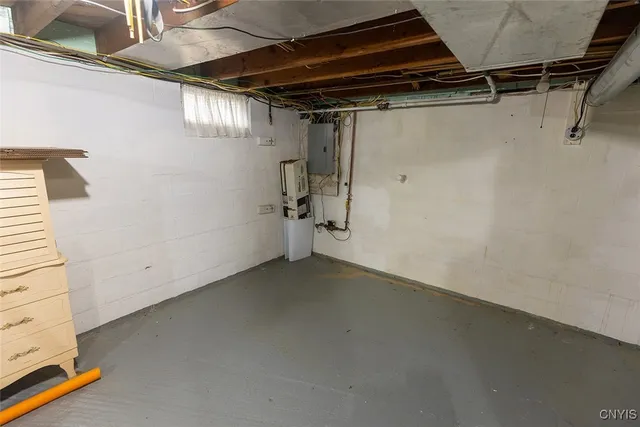 $224,900 | 210 Melrose Drive, Clay, NY 13212