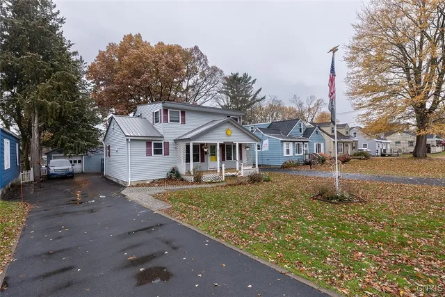$224,900 | 210 Melrose Drive, Clay, NY 13212