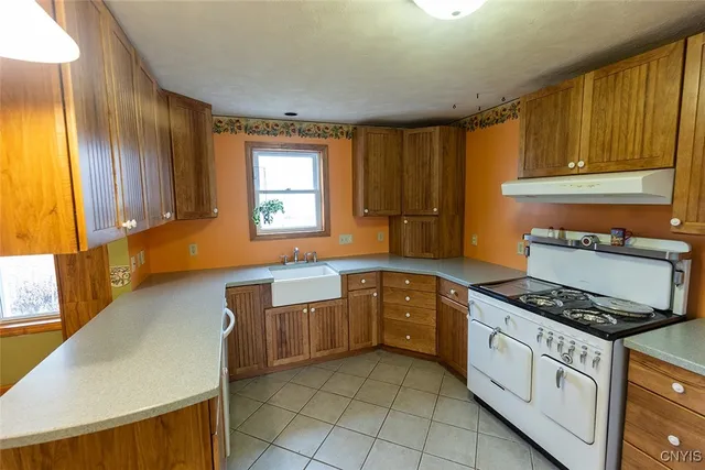 $224,900 | 210 Melrose Drive, Clay, NY 13212