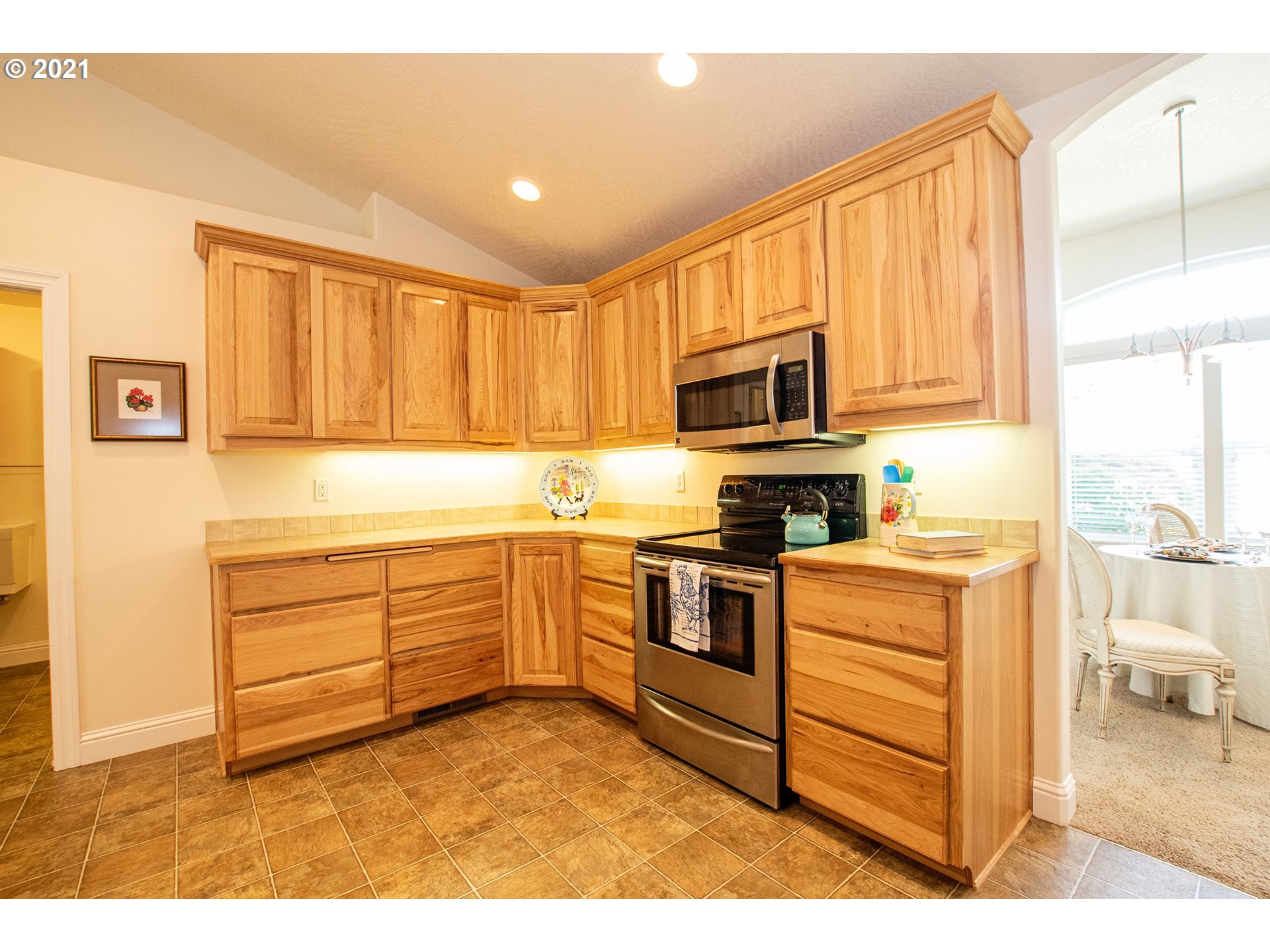 1637 Fairview Loop Cottage Grove, OR 97424 - Photo 15 of 32 Kitchen