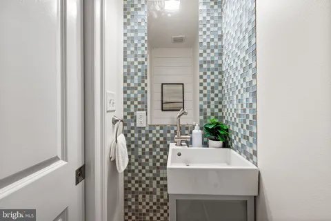 $380,000 | 508 South Curley Street, Baltimore, MD 21224