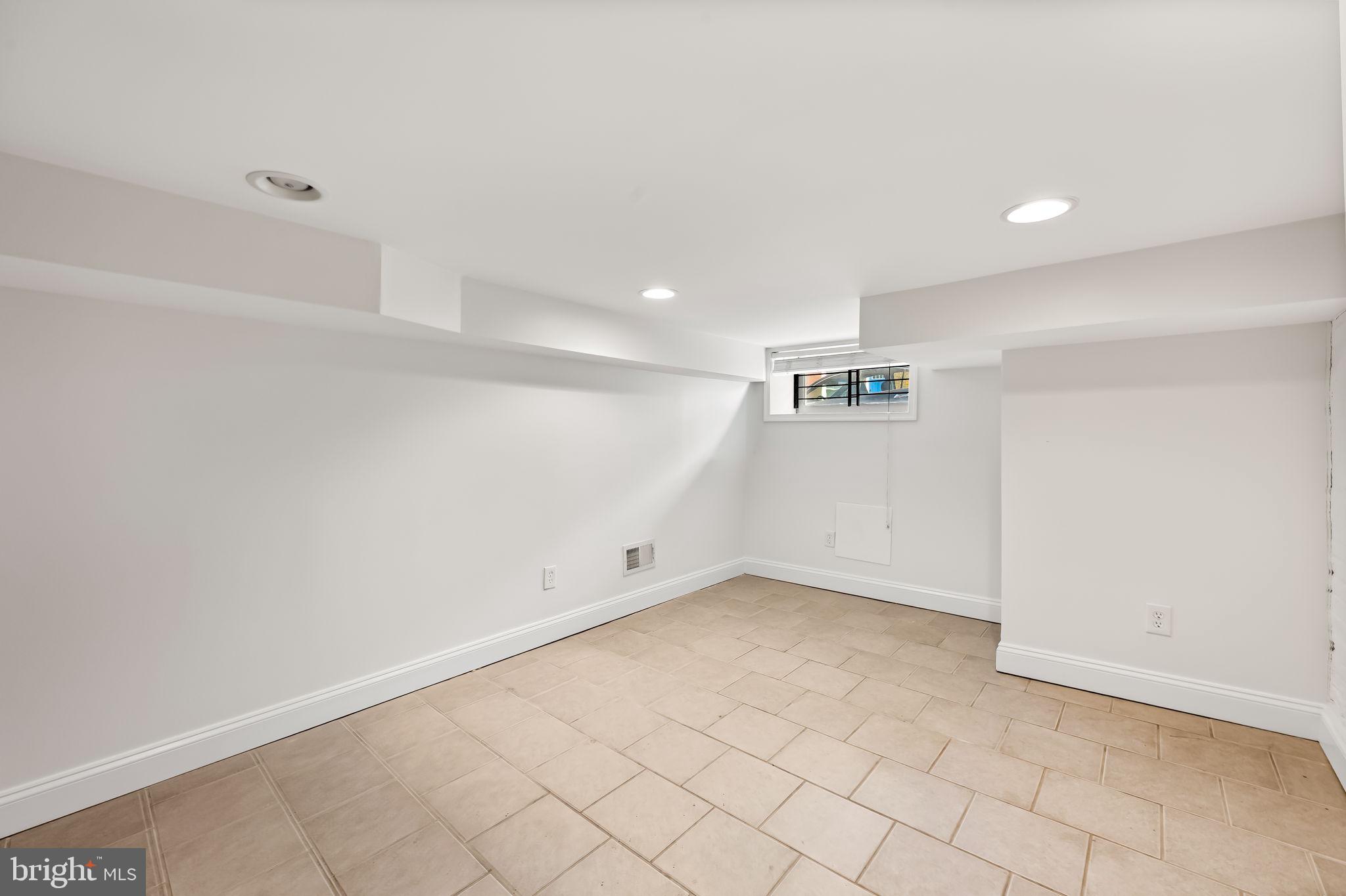 508 South Curley Street Baltimore, MD 21224 - Photo 28 of 36